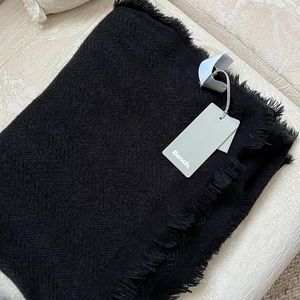 Bench NWT Black Acrylic Scarf